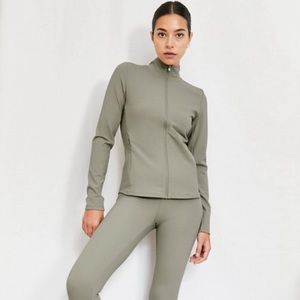 NWT Aritzia En Route Jacket